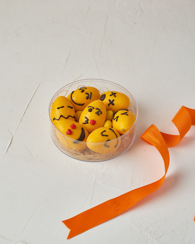 7 Emoji Easter EggsChocolate & ConfectioneryYour Gift Contains: • 7 Yellow chocolate Easter eggs designed as emojis • Weight: 240 grams approx. • Box Size: 7x7x4cm Handling and Storage • Keep away from direct heat and sunlight • Best stored between 8-15 °
