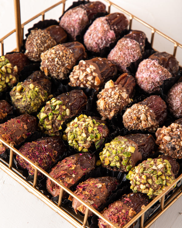 Dates Arrangement 24pcs by NJDNuts Dates & Dried FruitsYour Gift Contains: 24 pieces Chocolate covered dates in following flavors - Coconut flavors: 6 pieces - Roasted Almonds: 6 pieces -Roasted Pistachio: 6 pieces -Rose Flavor: 6 pieces Box/Tray Size: Lx