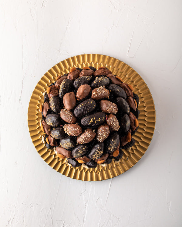 Chocolate Dates Arrangement by NJDSweetsYour Gift Contains: The arrangement contains approx. 61pcs chocolate assorted Dates with Almond, Cashew, Lotus and Edible gold toppings Box/Tray Size: LxBxH: 32x32cm HANDLING AND STORAGE Keep away from direct heat a
