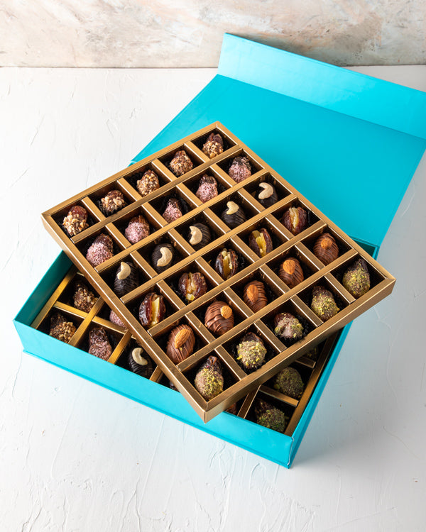 Assorted Dates Collection 60pcs by NJDNuts Dates & Dried FruitsYour Gift Contains: 60 pieces large dates, semi covered in chocolate : Caramelized Almond : 12pcs : Coconut flavors: 12pcs : Cashew flavors: 12pcs : Mango flavors: 12pcs : Almonds flavors: 12p