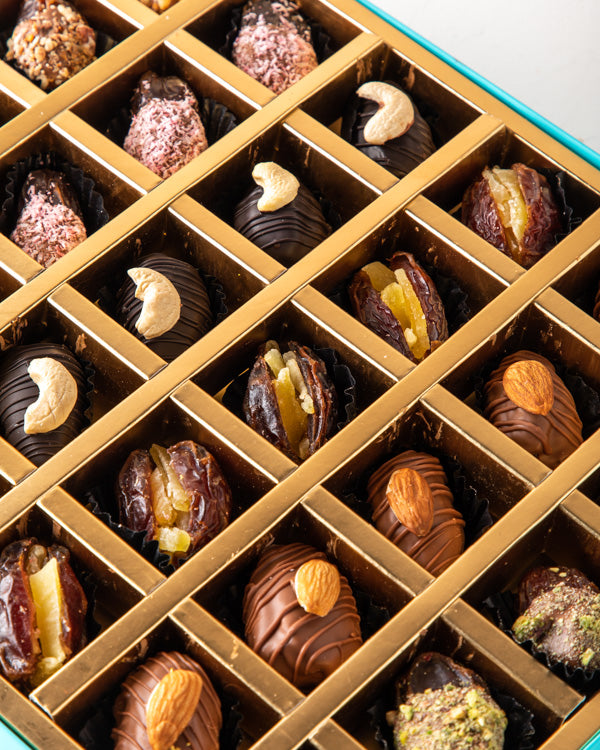 Assorted Dates 30pcs by NJDNuts Dates & Dried FruitsYour Gift Contains: 30 pieces large dates, semi covered in chocolate : Caramelized Almond : 6pcs : Coconut flavors: 6pcs : Cashew flavors: 6pcs : Mango flavors: 6pcs : Almonds flavors: 6pcs : Pistachio f