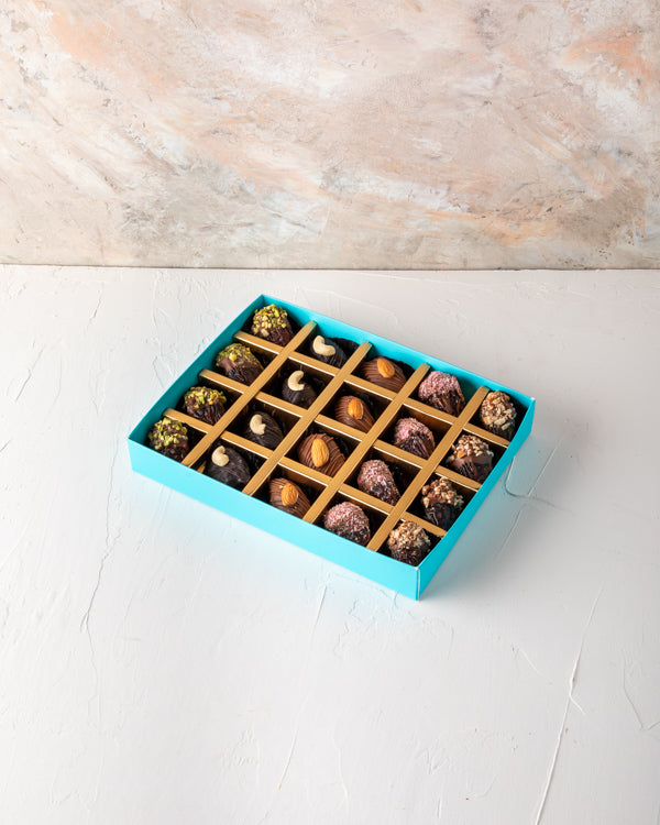 Seasons Special Dates 20pcs by NJDNuts Dates & Dried FruitsYour Gift Contains: 20pcs Chocolate dates covered with: - Pistachio flavors: 4pcs - Cashew flavors: 4pcs - Almond flavors: 4pcs - Coconut flavors: 4pcs - Roasted Nuts flavors: 4pcs Box/Tray Size: