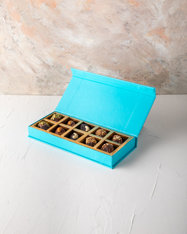 Assorted Dates 10pcs by NJDNuts Dates & Dried FruitsYour Gift Contains: 10pcs Chocolate dates covered with: - Pistachio flavors: 2pcs - Cashew flavors: 2pcs - Almond flavors: 2pcs - Coconut flavors: 2pcs - Roasted Nuts flavors: 2pcs Box/Tray Size: LxBxH: