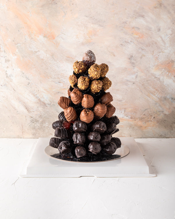 Dates Arrangement by NJDNuts Dates & Dried FruitsYour Gift Contains: 47 chocolate covered dates in assorted flavors Milk chocolate Dark Chocolate Lotus Flavor Coconut flavors Box/Tray Size: LxBxH: 20x20x20cm HANDLING AND STORAGE Keep away from direct heat