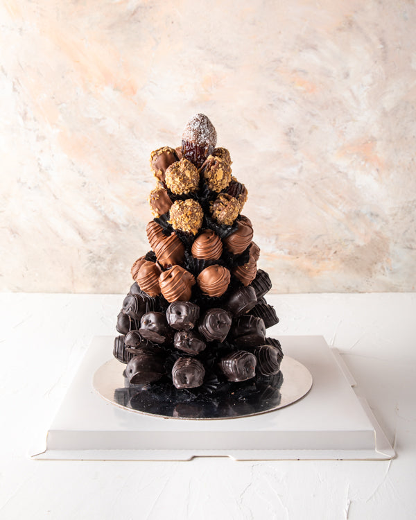 Dates Arrangement by NJDNuts Dates & Dried FruitsYour Gift Contains: 47 chocolate covered dates in assorted flavors Milk chocolate Dark Chocolate Lotus Flavor Coconut flavors Box/Tray Size: LxBxH: 20x20x20cm HANDLING AND STORAGE Keep away from direct heat