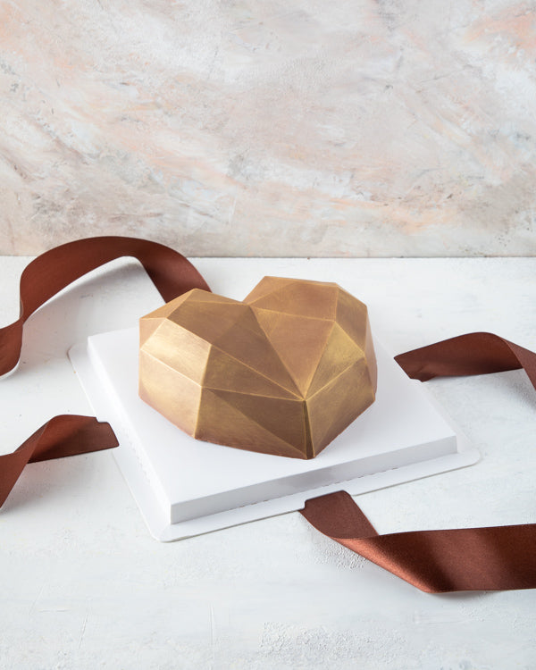 The Golden HeartChocolate & ConfectionerySame-day delivery Your Gift Contains: 12 pieces chocolate covered, hand designed strawberries Box/Tray Size: LxBxH: 24x18x4cm HANDLING AND STORAGE Keep away from direct heat and sunlight Keep it refrigerated Suitab