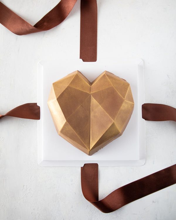 The Golden HeartChocolate & ConfectionerySame-day delivery Your Gift Contains: 12 pieces chocolate covered, hand designed strawberries Box/Tray Size: LxBxH: 24x18x4cm HANDLING AND STORAGE Keep away from direct heat and sunlight Keep it refrigerated Suitab