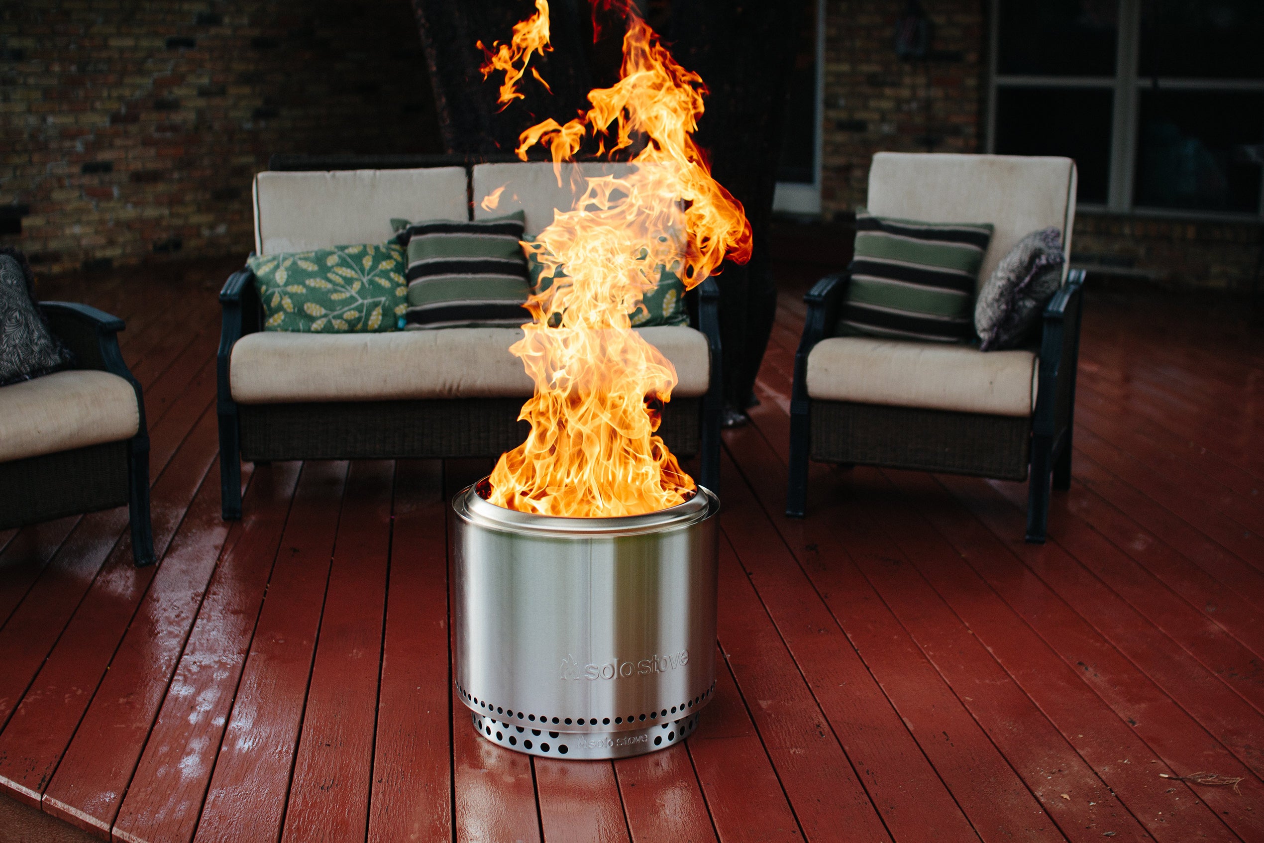 Solo Stove Bonfire Portable Fire Pit + StandOutdoorCongrats, you've found Solo Stoves best selling smokeless fire pit!The Solo Stove Bonfire, the worlds most unique fire pit, pushes the limits of both combustion airflow efficiency and minimalist outdoor d
