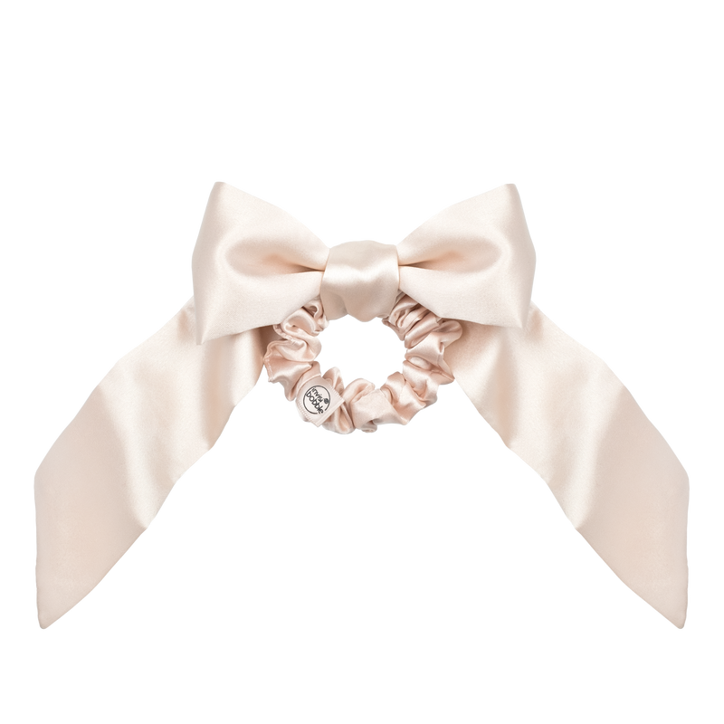SPRUNCHIE SLIM Ballerina Bow (HP)Hair CareThe new era of hair donuts has begun! The velvety soft and flexible Sprunchie donut is a great accessory and a gentle attachment to pony tails. The bracket is decorated with a beautiful silky bow. The Sprunchie Sl