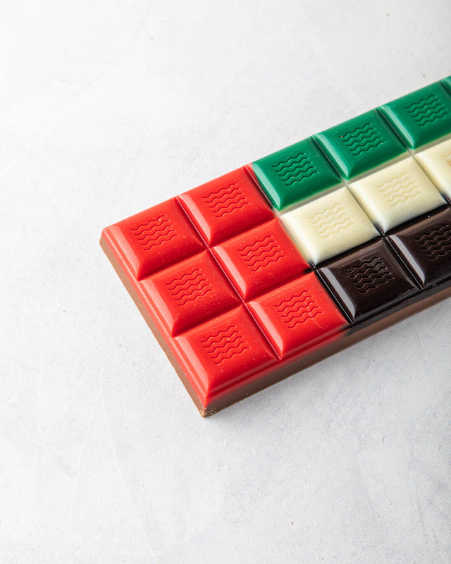 UAE Flag Chocolate BarChocolate & ConfectioneryYOUR GIFT CONTAINS Content: CHOCOLATES 124gms Flavors Belgian Milk Chocolate Chocolate dimensions: Wide: 14.4 cm Height: 1 cm HANDLING AND STORAGE Keep away from direct heat and sunlight All our products are