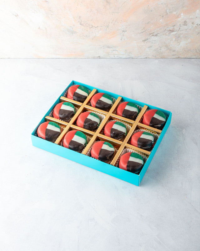 UAE National Day OreosSnacksYOUR GIFT CONTAINS Content: 12pcs Chocolate Covered Oreos Flavors: Oreo Cookies and Milk Chocolate Box dimensions: Wide: 24 cm Height: 5cm HANDLING AND STORAGE Keep away from direct heat and sunlight All our products are made t