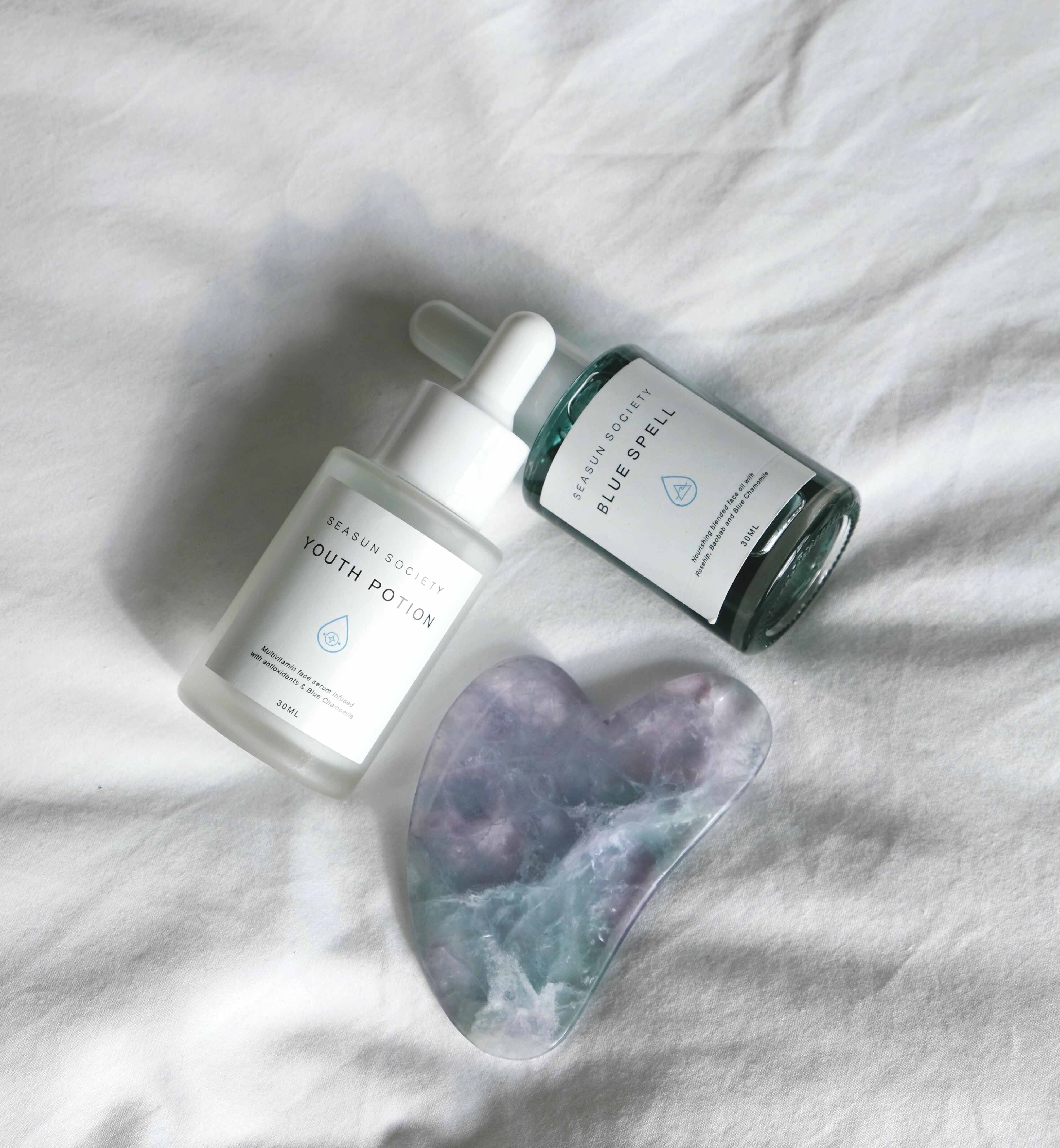 The Harmonising Face Kit to Lift, Harmonise & Elevate your Face RitualsPersonal CareBring peace and harmony to your skin with the Harmonising Face Kit. This trio will leave you with firmer, more youthful and glowing skin.This set includes✧ Blue Spell (30m