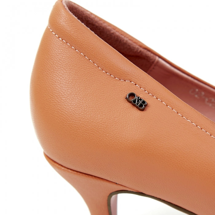 Diana Heel 2 Inc Latte brownFootwearThe pointed heels which is 2 inches tall. This pointed design is perfect for good looking feet. We guarantee the softness because it made from lambskin. You can wear it all day long. Let the Diana add some chic to your