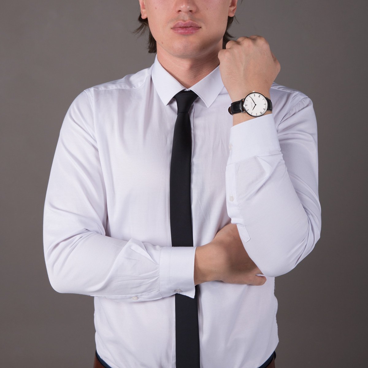 Holborn Classic FM Knight 40mmJewellerySleek and minimal, the FM 40 series upholds the bygone Victorian era's grandeur combined with a touch of modern Bauhaus design. Carved in stainless steel, this masterpiece boasts classy looks for those everyday momen