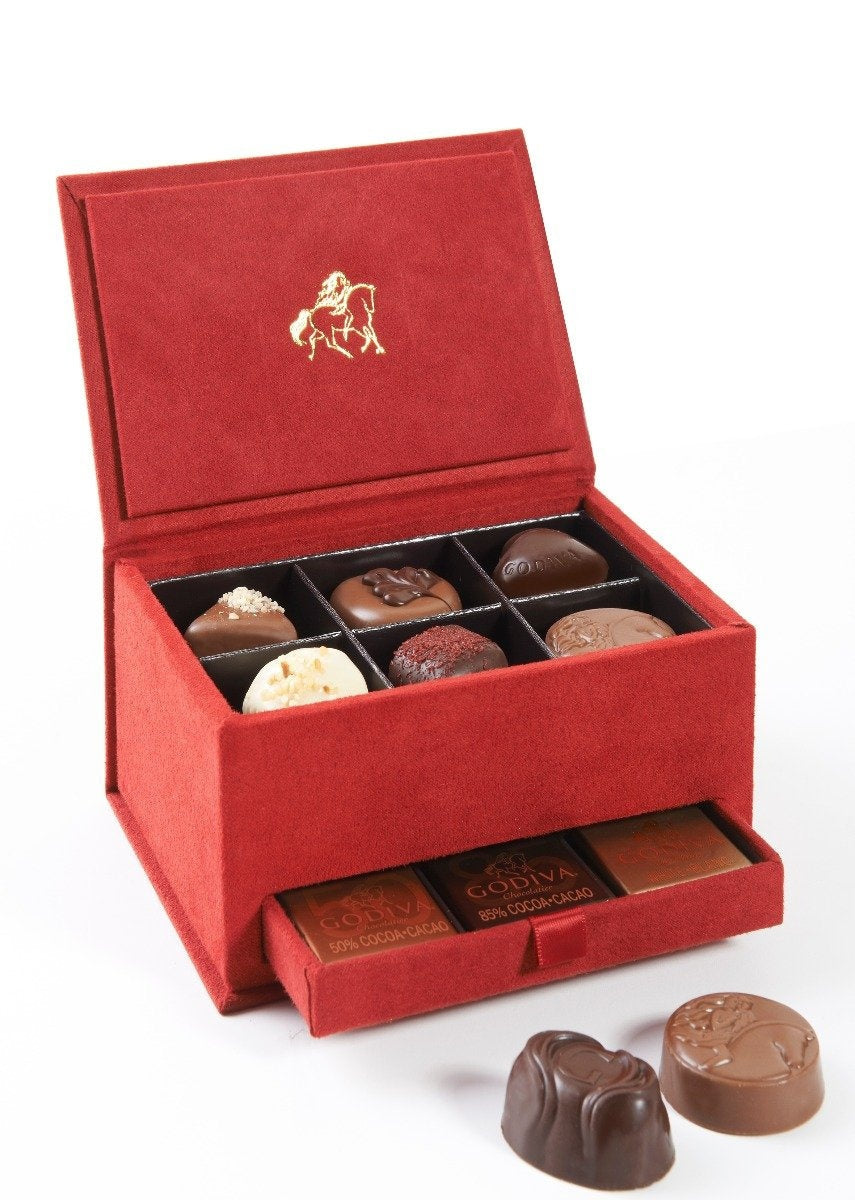 Godiva Mini Royal Box - RedChocolate & ConfectioneryThe finest of GODIVA's chocolates have been selected in these editions. The delicious recipes made with the finest ingredients reflect GODIVA's Chefs Chocolatier strong know-how. Discover smooth ganaches