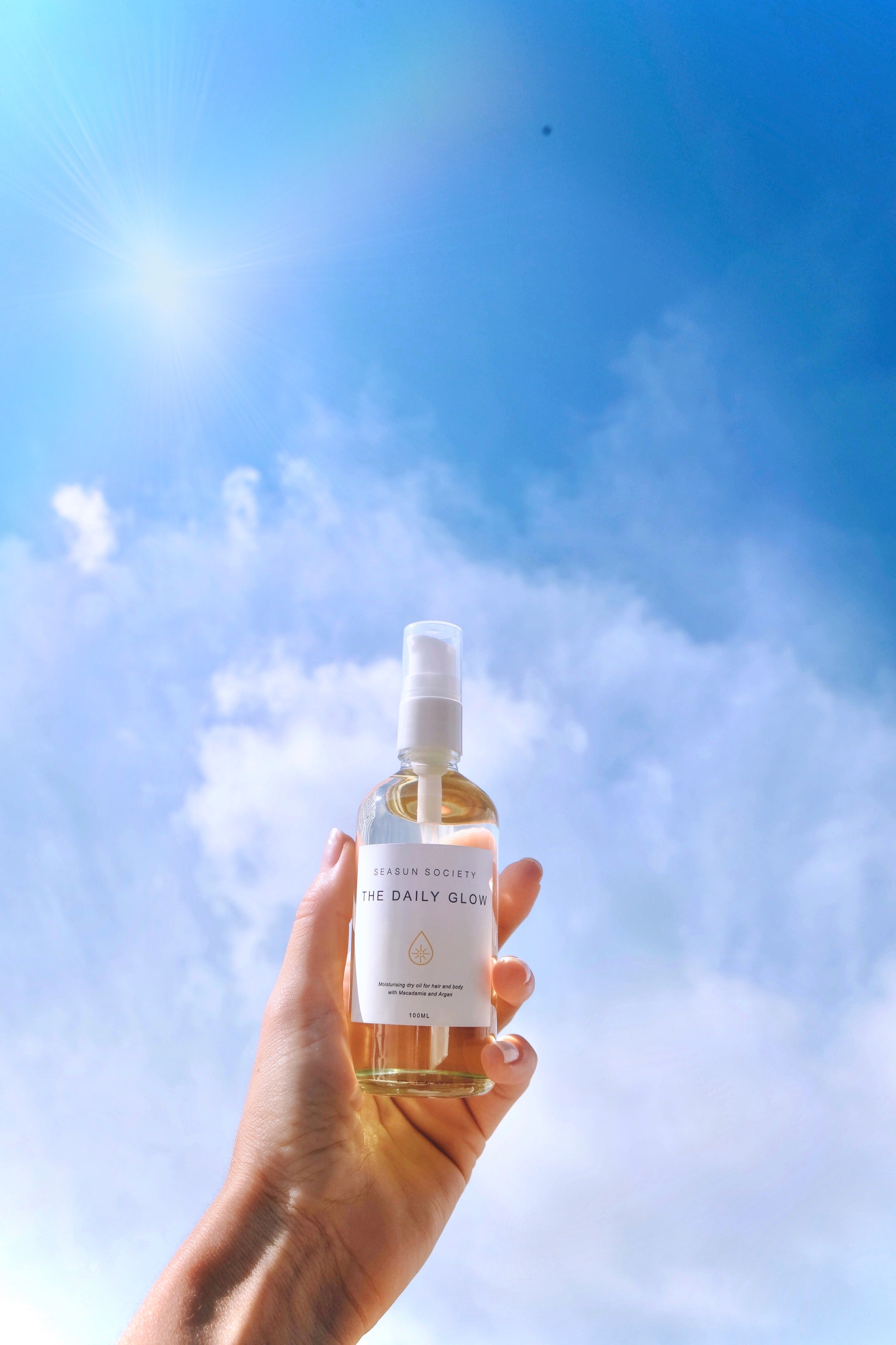 Clean Plant Based Beauty The Daily Glow Moisturising Dry Oil for Hair and Body By Seasun SocietyPersonal CareA luxurious multipurpose blend of nutrient-rich oils to nourish and restore moisture to the hair and body. Infused with a smoked coconut scent, it