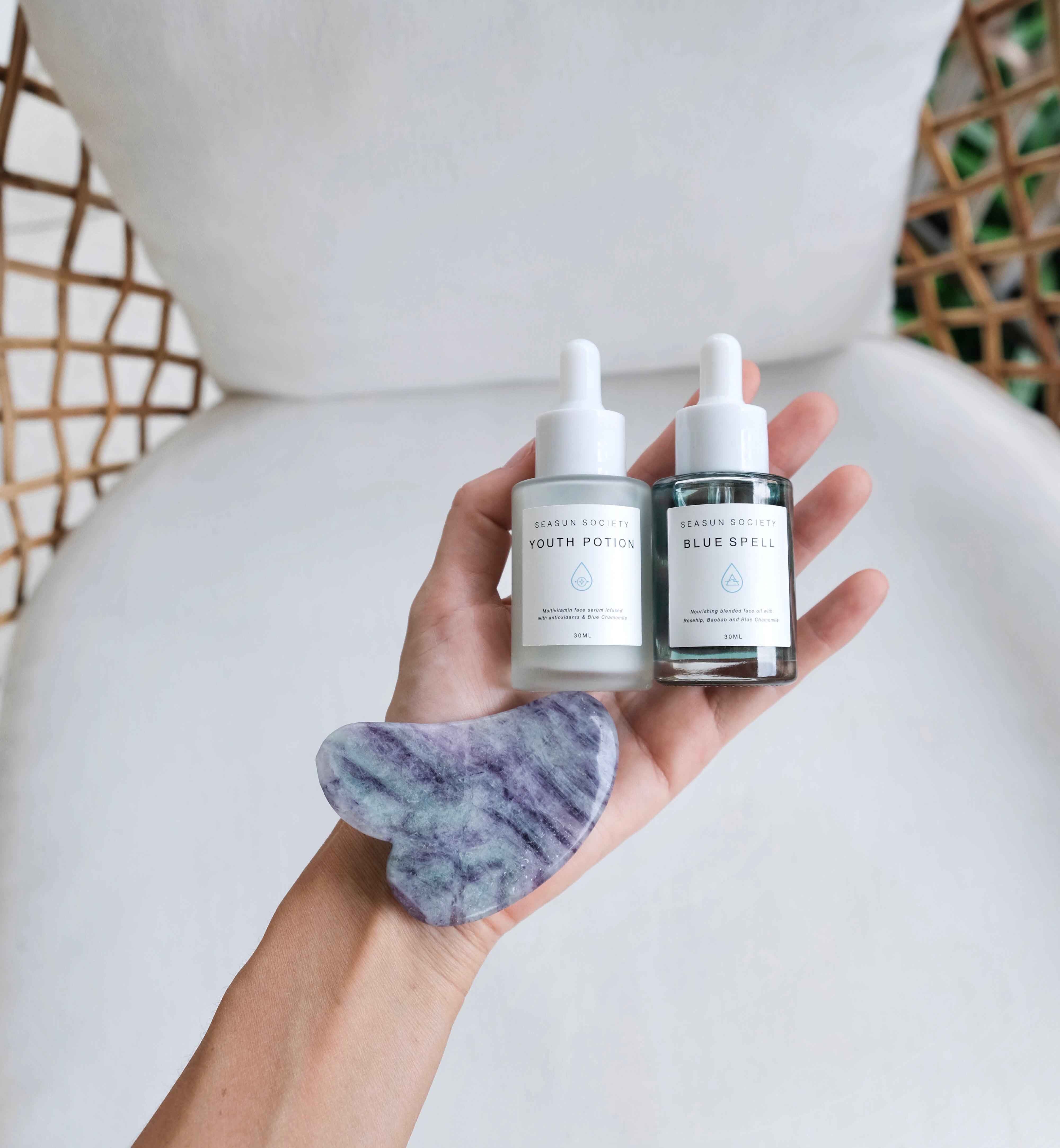 The Harmonising Face Kit to Lift, Harmonise & Elevate your Face RitualsPersonal CareBring peace and harmony to your skin with the Harmonising Face Kit. This trio will leave you with firmer, more youthful and glowing skin.This set includes✧ Blue Spell (30m