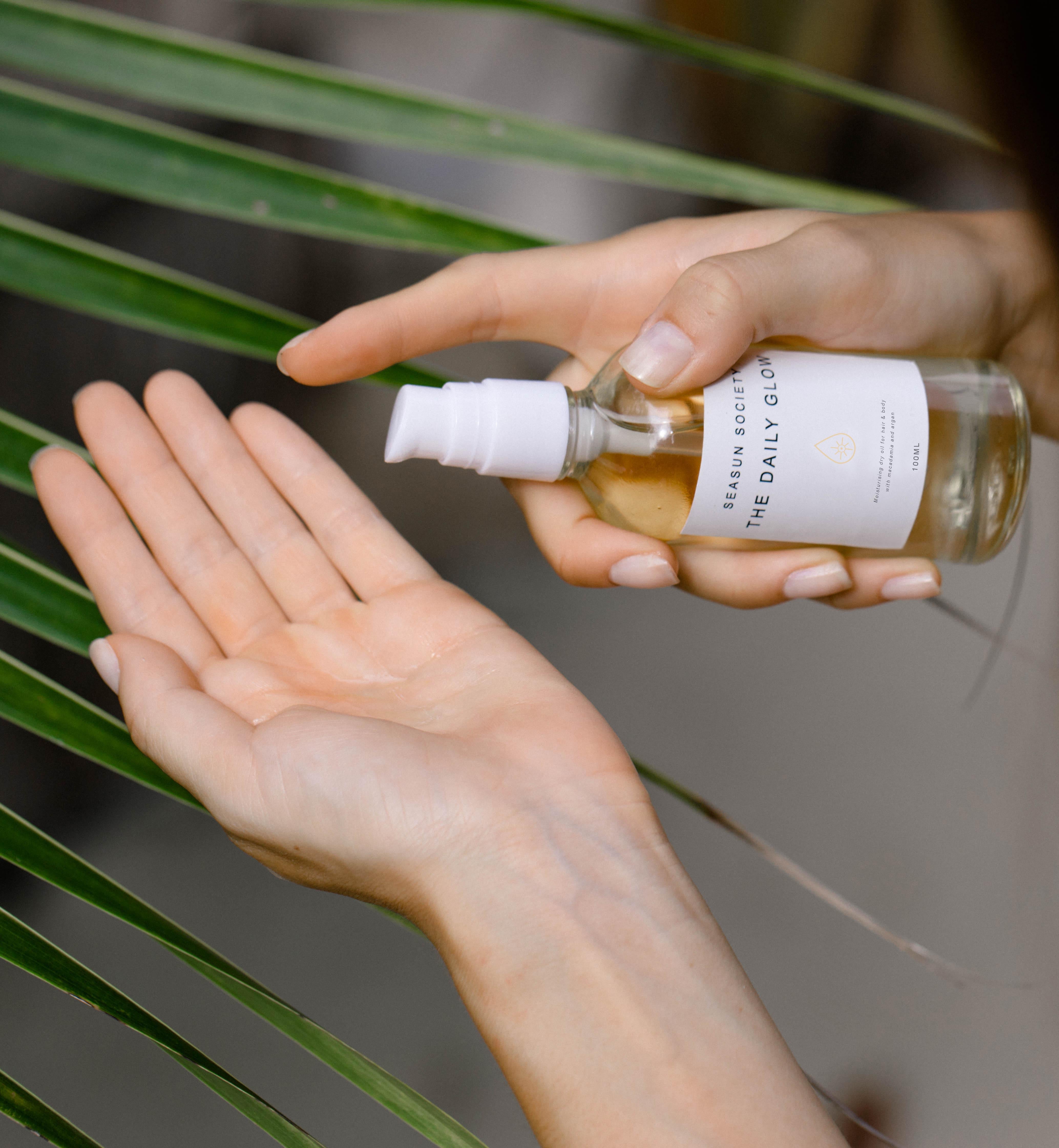Clean Plant Based Beauty The Daily Glow Moisturising Dry Oil for Hair and Body By Seasun SocietyPersonal CareA luxurious multipurpose blend of nutrient-rich oils to nourish and restore moisture to the hair and body. Infused with a smoked coconut scent, it